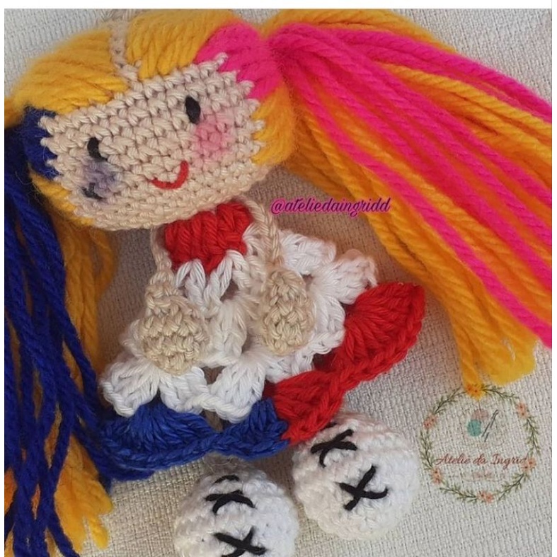 Boneca Arlequina Amigurumi