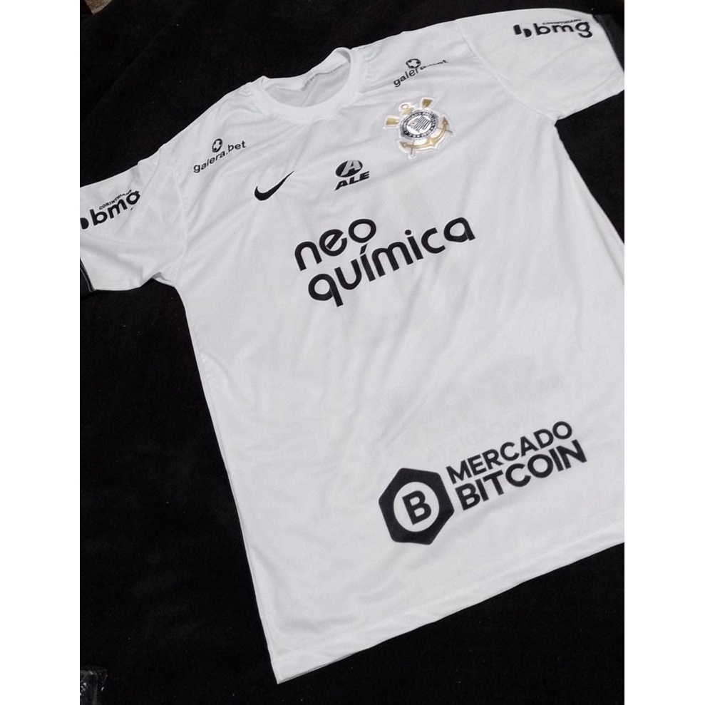 Camiseta do Corinthians no vestiário do Estádio Santa Cruz