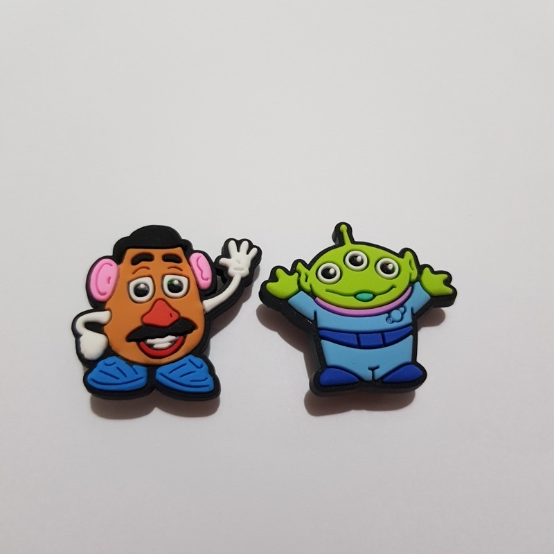 Pin/Jibbitz/Enfeite para Crocs Toy Story Senhor Cabeça de Batata e Alien Shopee Brasil