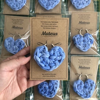 Chaveiro de Coração Crochê em Fio de Malha Premium + Tag Personalizada 10 unidades | Pronta Entrega | Lembrança Maternidade Chá de Bebê | Lembrancinha Final de Ano