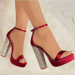 Sandalia feminina mega pata/ salto 12cm com salto fachetado no strass