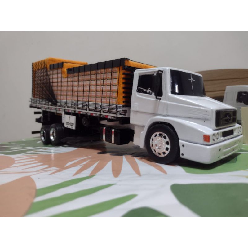 MINIATURA DE CAMINHÃO MB 1620 EM RESINA ESCALA 1/32