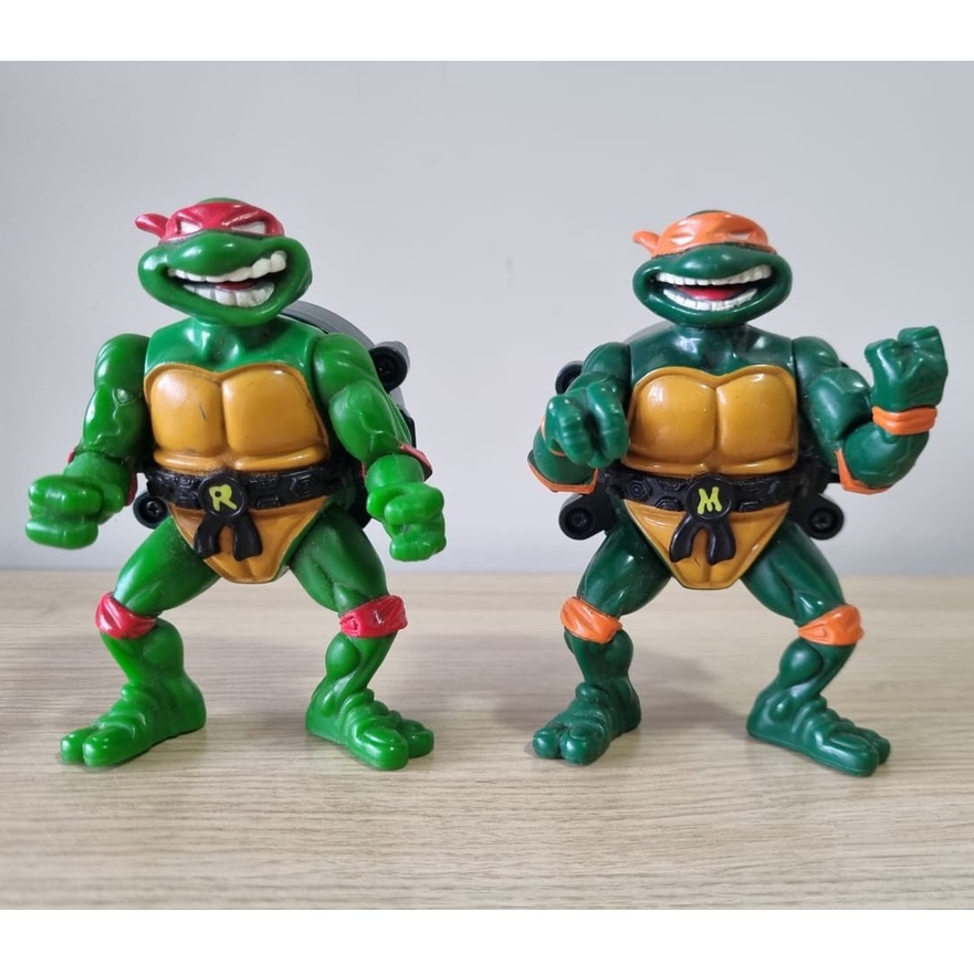 As Tartarugas Ninja ( Teenage Mutant Ninja Turtles no original,  frequentemente abre…