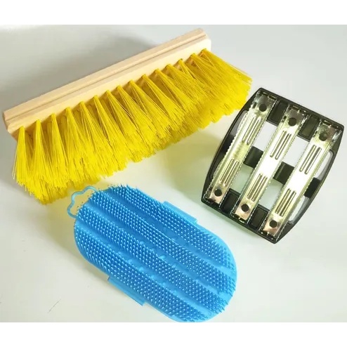 Kit Limpeza Cuidado De Cavalo Escovão Raspadeira Pvc Rígida