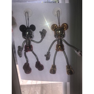Chaveiro Mickey com 15cm de altura.