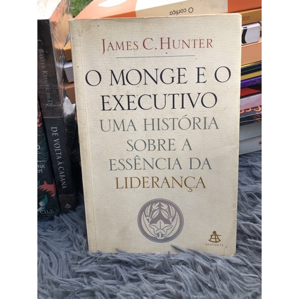 O monge e o executivo shopee brasil
