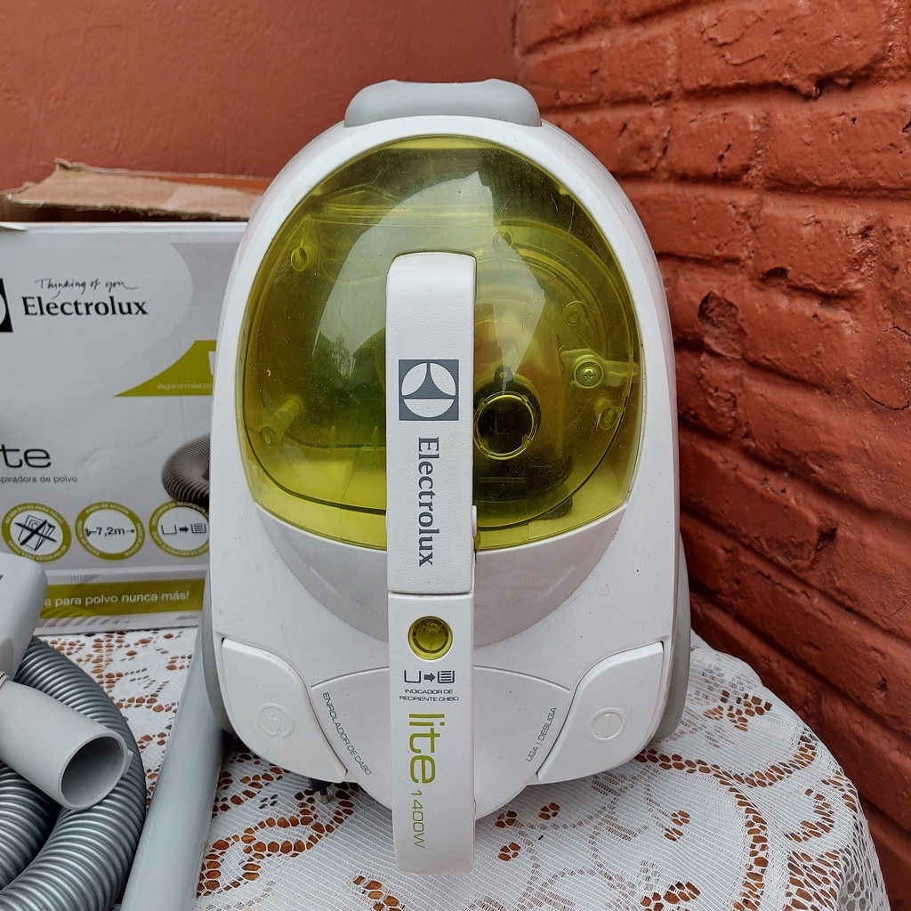 Aspirador de Pó Electrolux Lite LIT11-1.400W Branco-Verde 127v