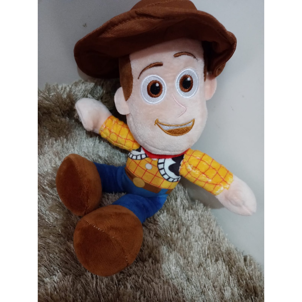 Woody Pelúcia Toy Story Musical Bordado Colorido