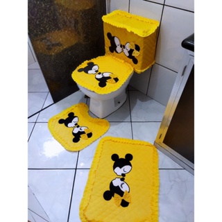Jogo de banheiro Minnie e Mickey apaixonados com capa pra caixa acoplada kit tapetes 4 peças fofo