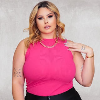 Regata Ribana c Gola Alta em Malha Canelada Plus Size Moda Grande Blusa Blusinha Cavada sem Manga
