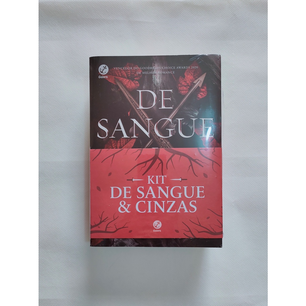 Kit de Livros - De Sangue e Cinzas e Um Reino de Carne e Fogo - Por Jennifer L. Armentrout - Editora Galera - Capa Comum - 1344 Páginas (referente aos dois livros) - OBS: NOVOS E LACRADOS!!