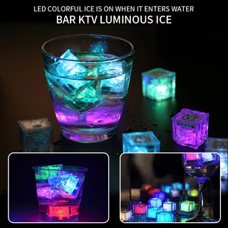 Luzes de gelo iluminadas multicoloridas, luz de cubos de gelo LED, cubo de gelo que muda de cor à prova d'água, acende automaticamente quando atinge a água, para decoração de festas de bares