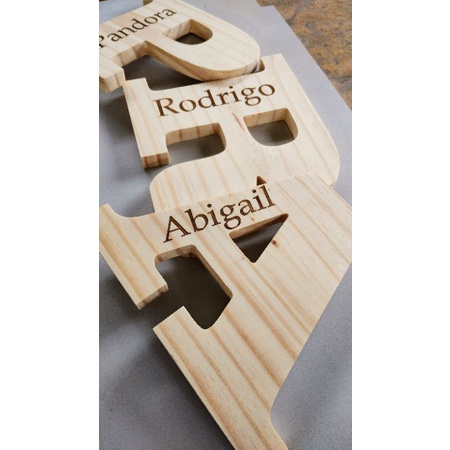 Letras em madeira com personalização a laser