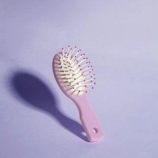 Mini Escova de Bolsa Rosa - Tenha Cabelos Perfeitos em Qualquer Lugar!