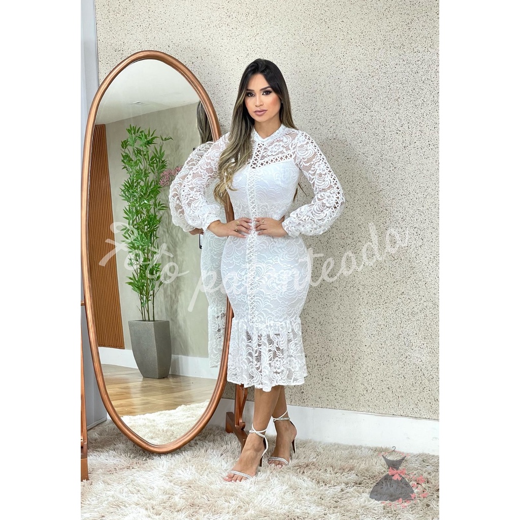 Vestido branco best sale colado no corpo