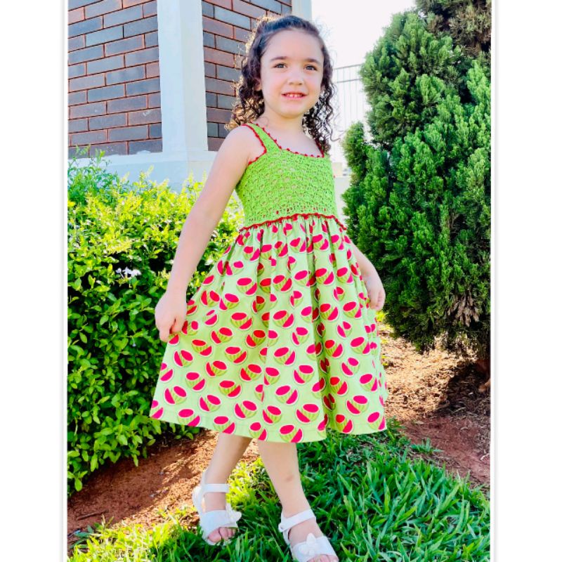 Vestido infantil de croche best sale e tecido