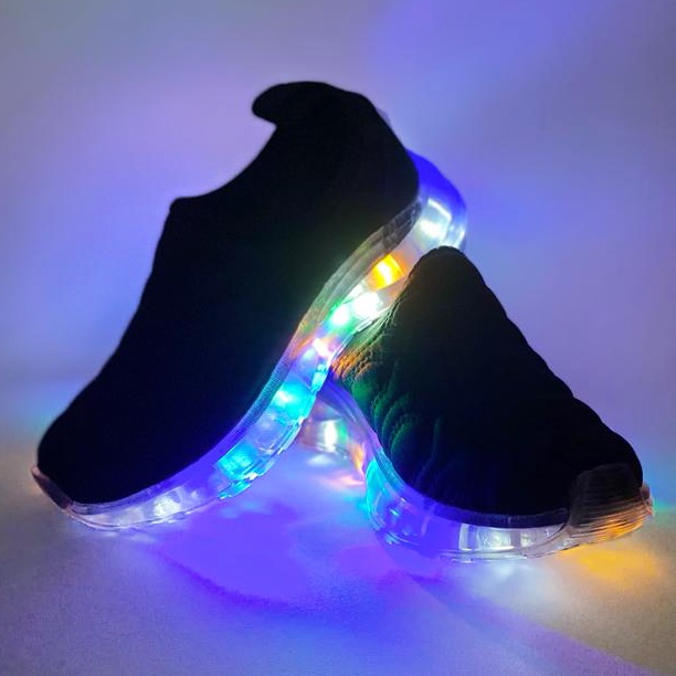 Tênis Luzinha infanto juvenil Tênis de Led unisex Preto Calce fácil 28 ao 34 Barato