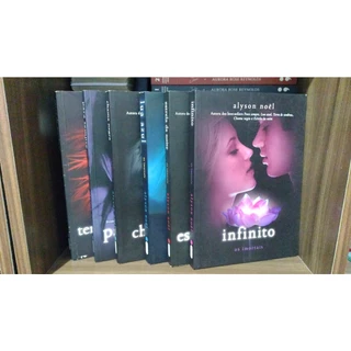 Os imortais volume 1,2,3,4,5 e 6 para sempre, lua azul, Chama negra, estrela da noite, infinito, terra de sombra livros de capa comum autora Alyson noel