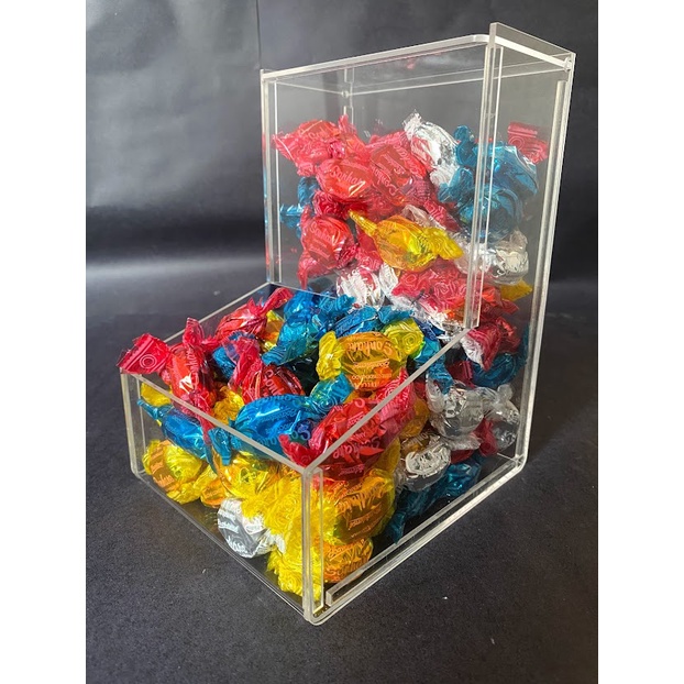 Pote baleiro, expositor em formato de torre