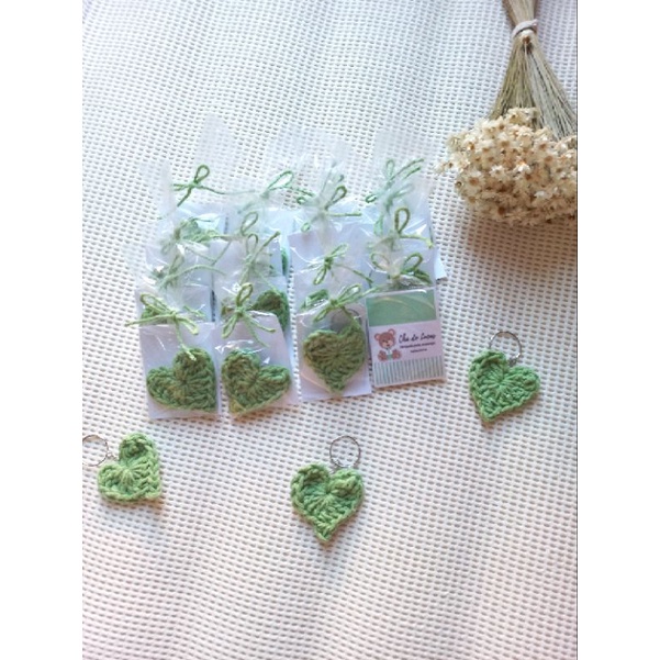 kit 40 unidades de chaveiro lembrancinha em crochê+ tag personalizada