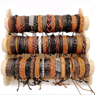 Pulseira De Couro. Moda Masculina. DESCONTAÇO Pulseiras Artesanais. Homens modernos. Alta qualidade. Couro de primeira. Produto top de linha. Vários modelos. Ajustáveis. Modelos nas cores marrom claro, marrom escuro e preto. Poucas unidades. Abç