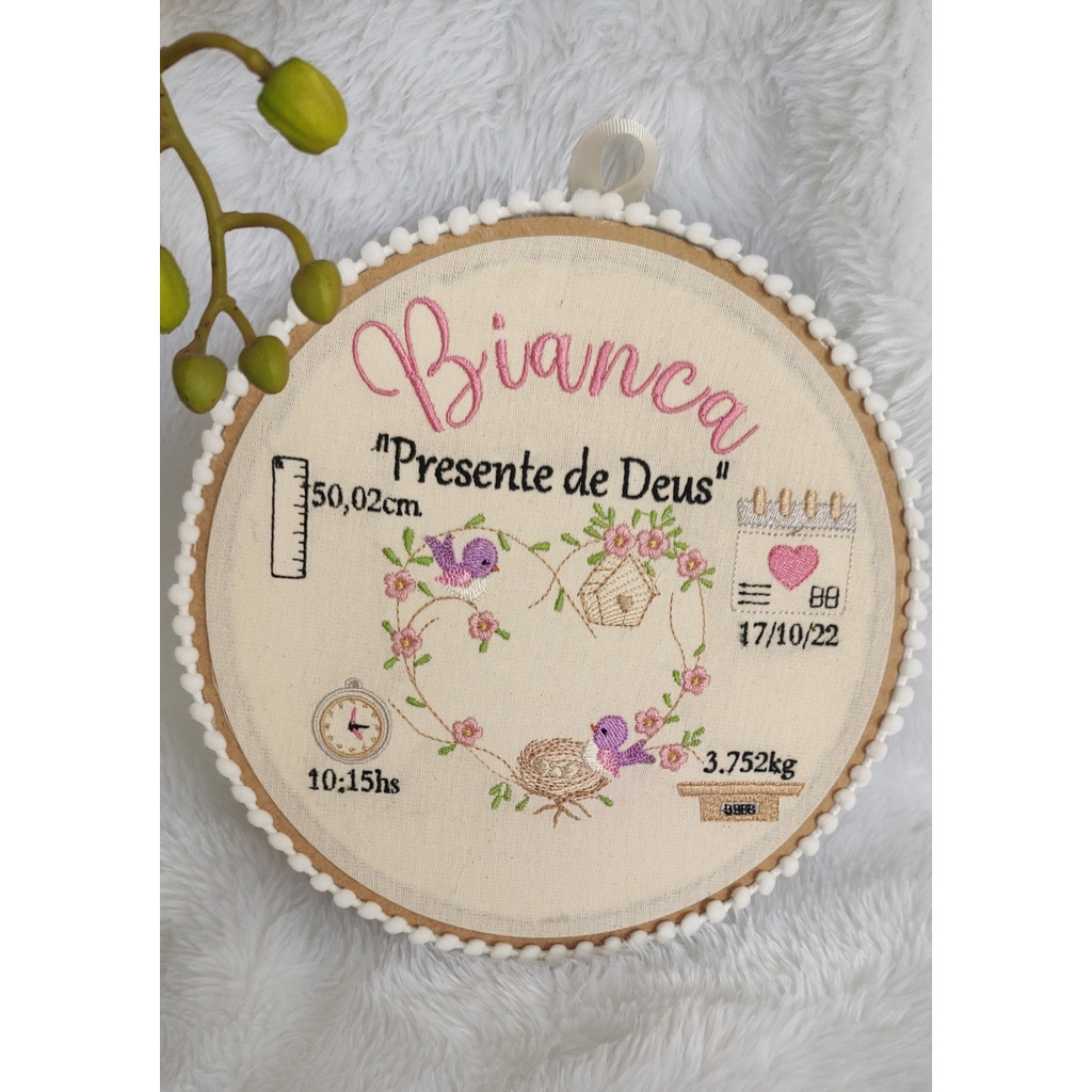 Porta Maternidade Bordado Personalizado Feminino com dados do nascimento