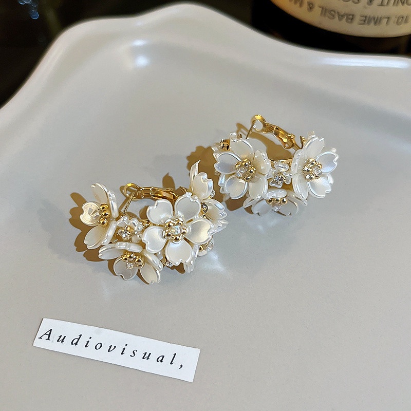 Novo Conjunto De Moda Zircônio Branco Flor Cluster Redondo Ouro Orelha Feminina Estilo Luxo Design Requintado Festa Premium Joalheria Presente