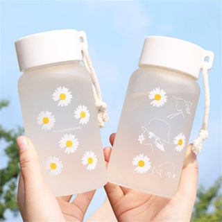 500ml Garrafas De Água Plásticas Transparentes Pequenas De Margarida BPA Garrafa Fosca Criativa Com Copo De Chá De Viagem Portátil Corda