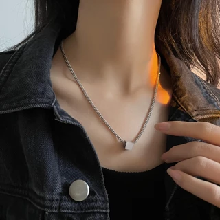 Colar Pequeno Quadrado De Aço Titânio Prata Simples Para Homens Mulheres Sem Desbotamento Pingente De Design Minimalista Único