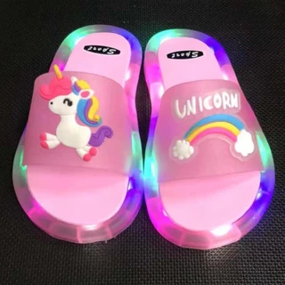 Chinelos Infantis Morango Cristal Unicórnio LED Sandálias Bebês Meninos Sapatos Leves