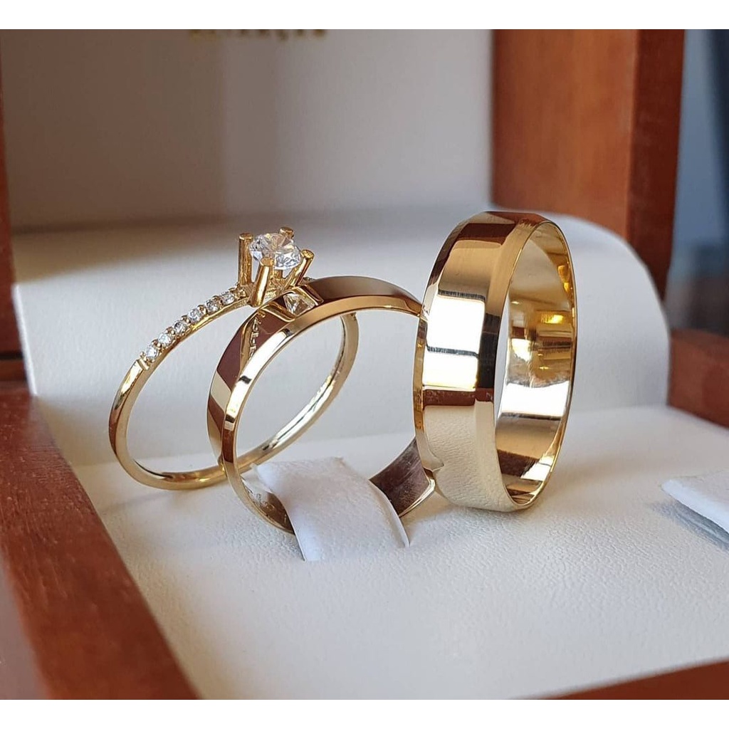 Par Alianças Moeda Antiga 8mm Anatômicas Cor Ouro 18k + Anel Solitário