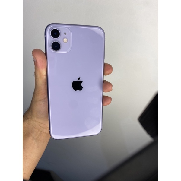 IPhone 11 64 GB Lilas showcase com todos os acessórios.