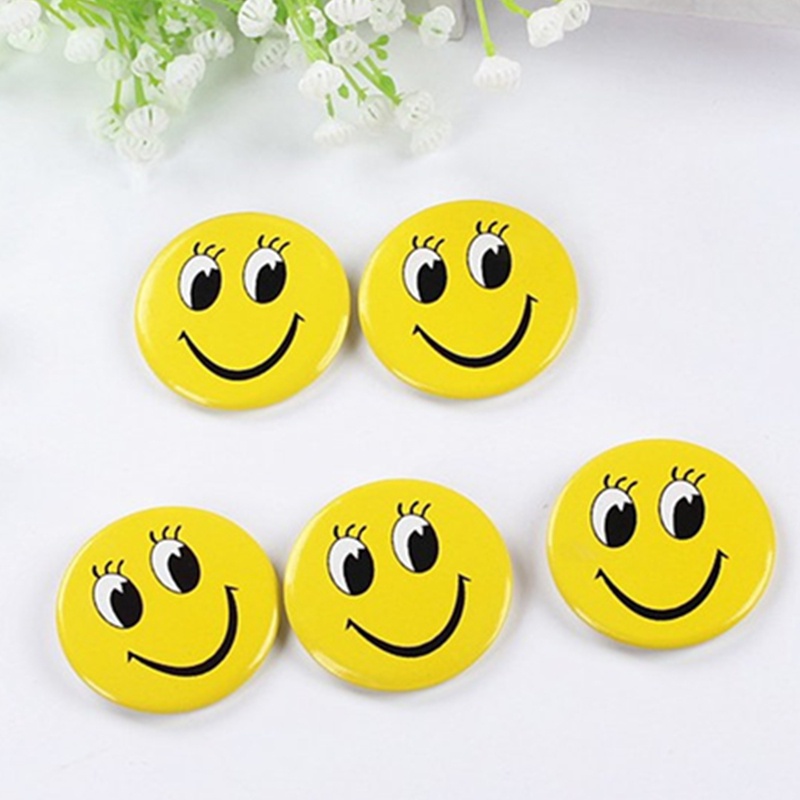 Badge Broche Smiley Caca Rigolo – 37 Mm – Fait Main En France – Cadeau Humour Décalé