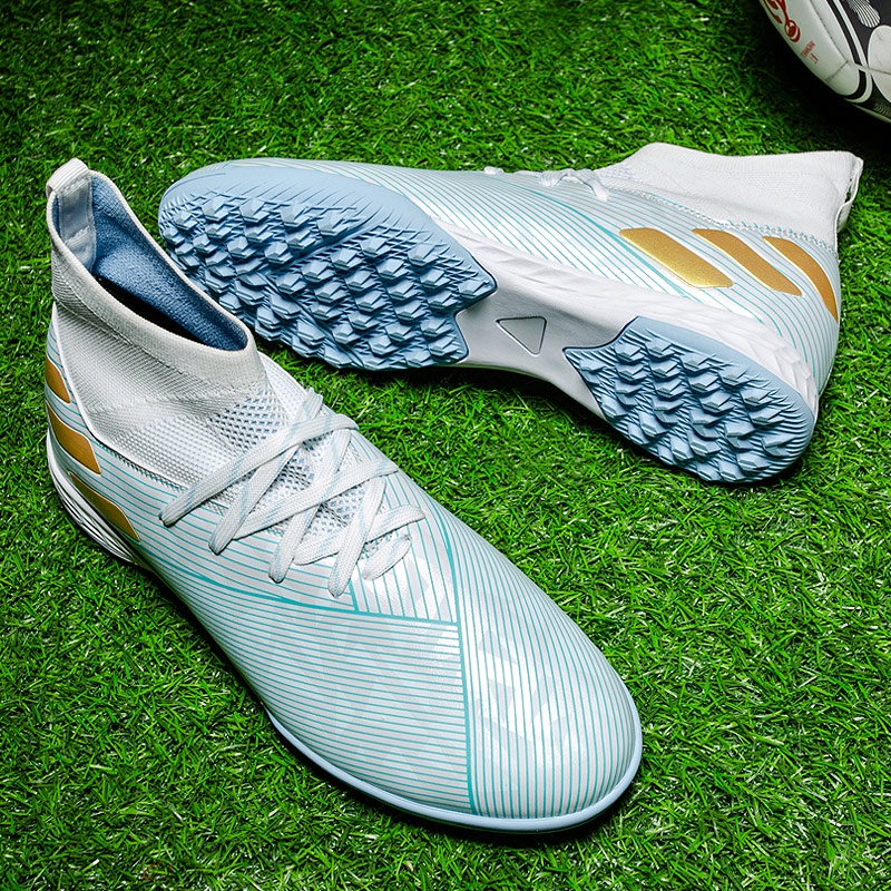 TF Soccer Shoes Botas De Futebol De Cano Baixo Pisado Novo Estilo Jovem Sapatos De Treinamento Adulto Sola De Borracha Espiada