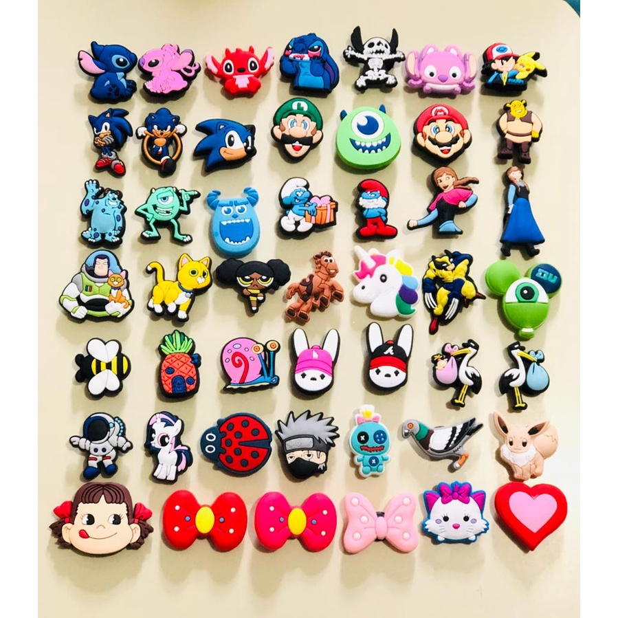 Pin Jibbitz de Crocs e Babuches Desenho Animado Stitch Sonic Smurfs