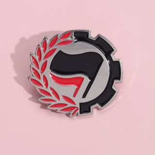 Broche De Esmalte Anti-Francês Desenho Animado Preto Bandeira Vermelha Alfinetes Crachá Lapela Broches Jóias Presentes