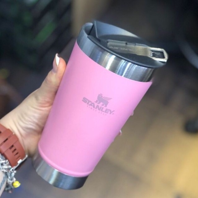 Copo térmico de cerveja com tampa Stanley 473ml