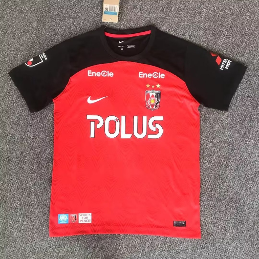 23-24-camisa-de-futebol-urawa-red-diamonds-escorrega-o-pre-o