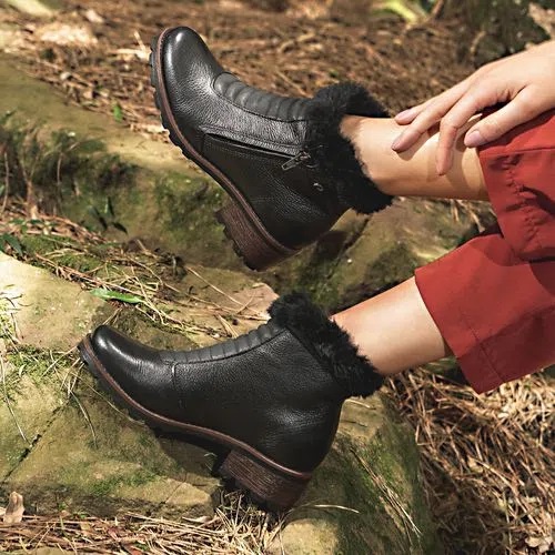BOTA PEGADA FEMININA EM COURO FORRADA COM PELO E ZIPER 281494