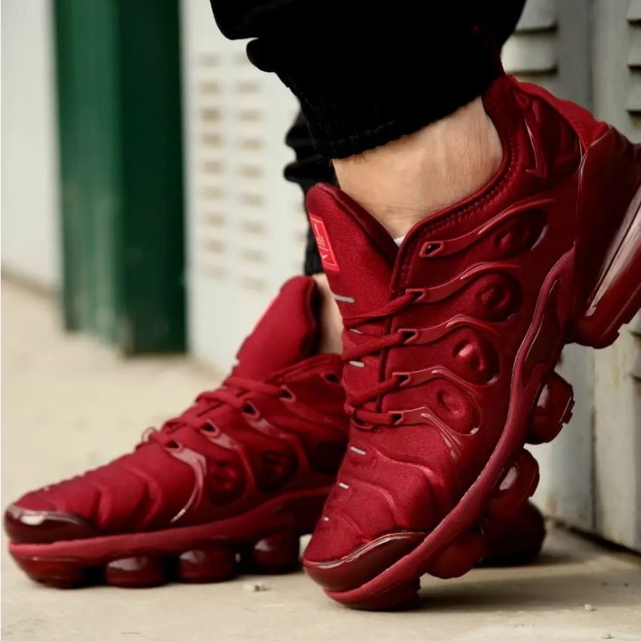 Vapormax plus best sale vermelho e preto