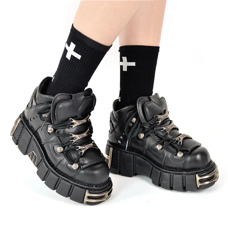 2023 Nova Marca Sapatos Punk Style Women Shoes Lace-up Altura Do Calcanhar 6CM Plataforma Woman Rock Boots Metal Decor Tênis Mulher