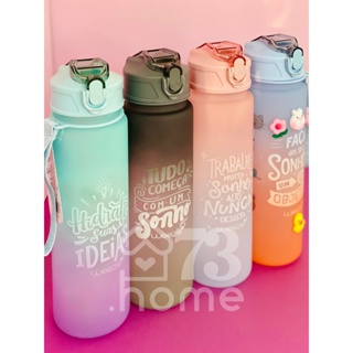 GARRAFA SQUEEZE 750ML PLÁSTICO COM ADESIVO 7CM X 7CM X 25CM
