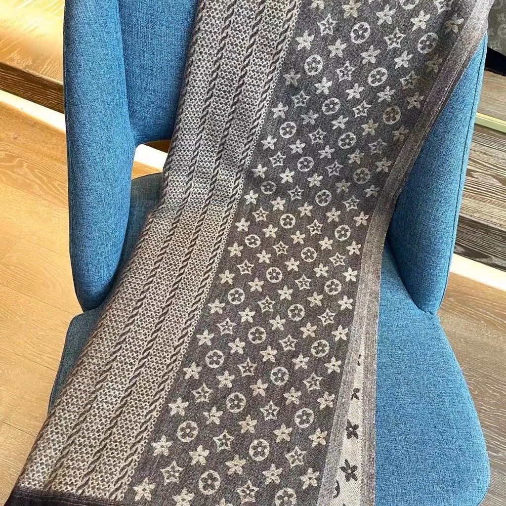 Louis Vuitton MAHINA Unisex Cashmere Logo Knit & Fur Scarves (M77903,  M77902) in 2023