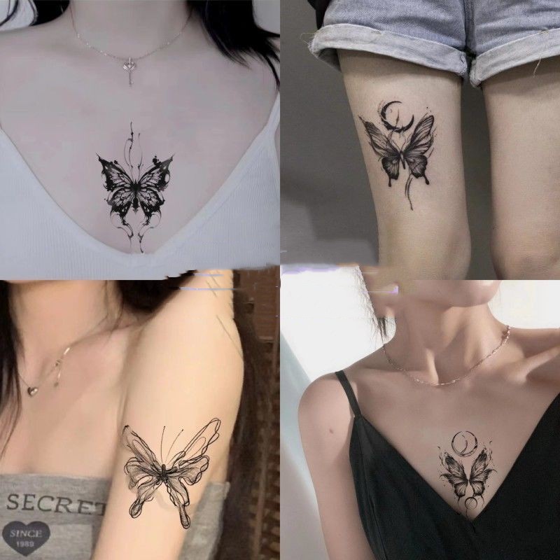 Garotinha De Camisola Com Adesivo De Tatuagem De Borboleta Na Mão