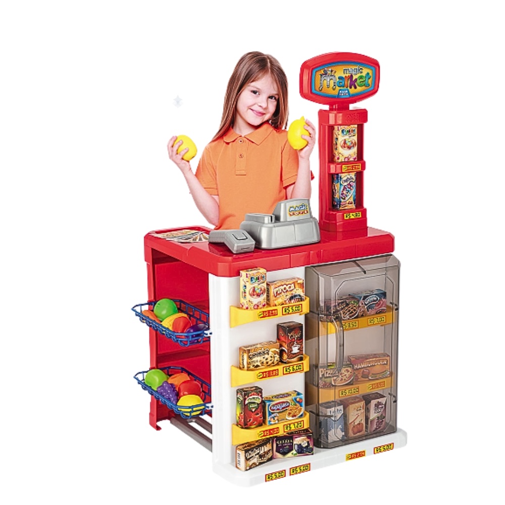 Menina loira brinca na loja pesa milho em balanças de brinquedo coleta  pedido em pacote de artesanato caixa registradora infantil jogos caseiros  para crianças comida online pedidos entrega de comida