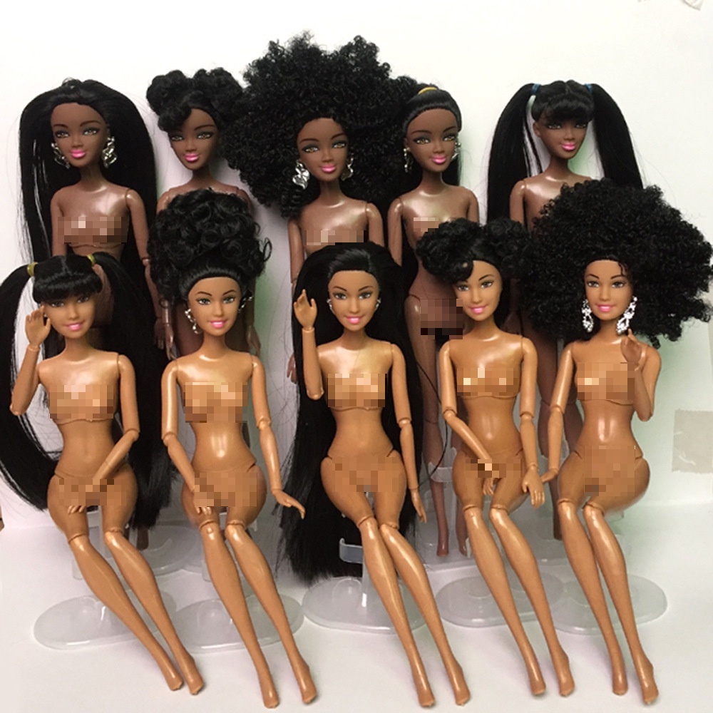 Negra barbie pelada