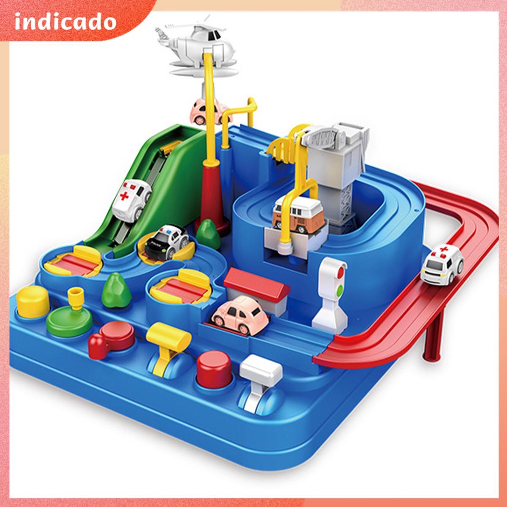 Brinquedo da trilha do carro para meninos forma base meninos pista