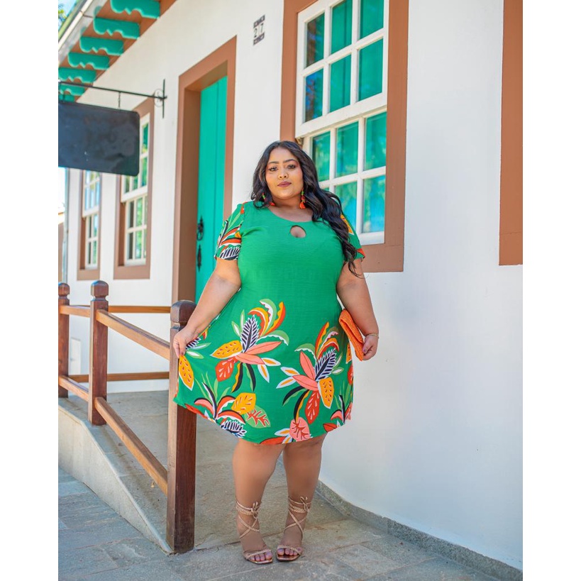 Vestido floral plus size