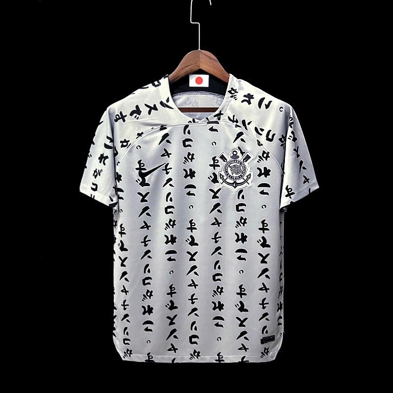Camiseta do Corinthians Edição Japão Branca com Kanji Preto 2023