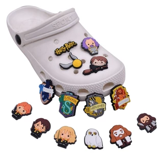 Desenho Animado Gryffindor croc Encanta Hufflepuff Jibbits Para Croc Jibits Charme Slytherin Jibitz Crocks Calçados Infantis Decoração De Acessórios